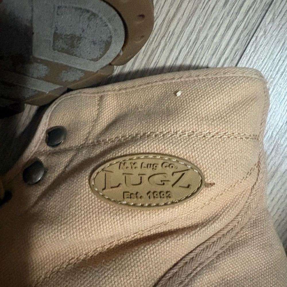 Lugz Tan Chukka Boots